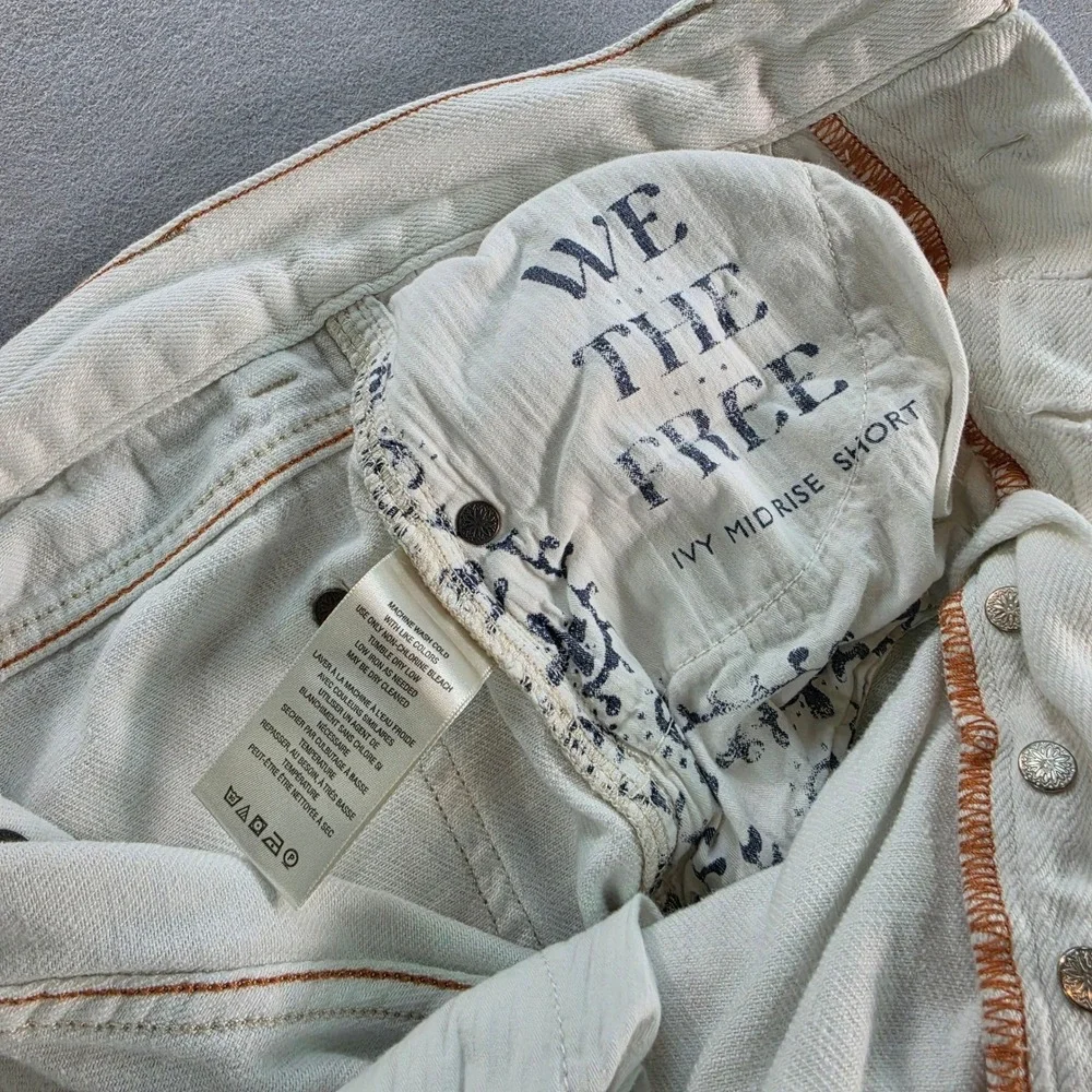 We The Free Free People Ivy Mid Rise Denim Shorts Cream Raw Hem Button Fly 25